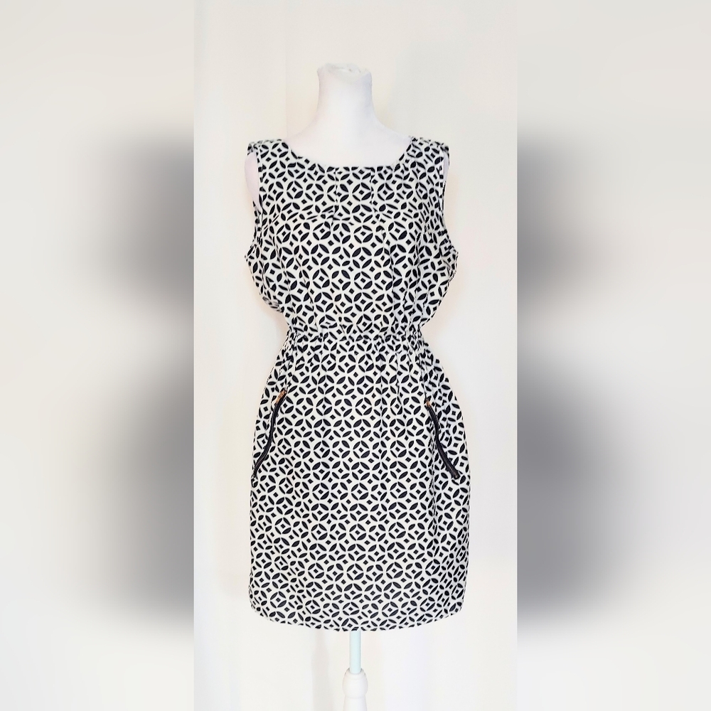Speed Control Pleated Front Sleeveless Dress Size Medium Blue White Geometric